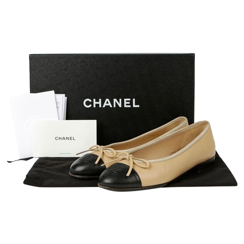 Two-tone Flat Shoes